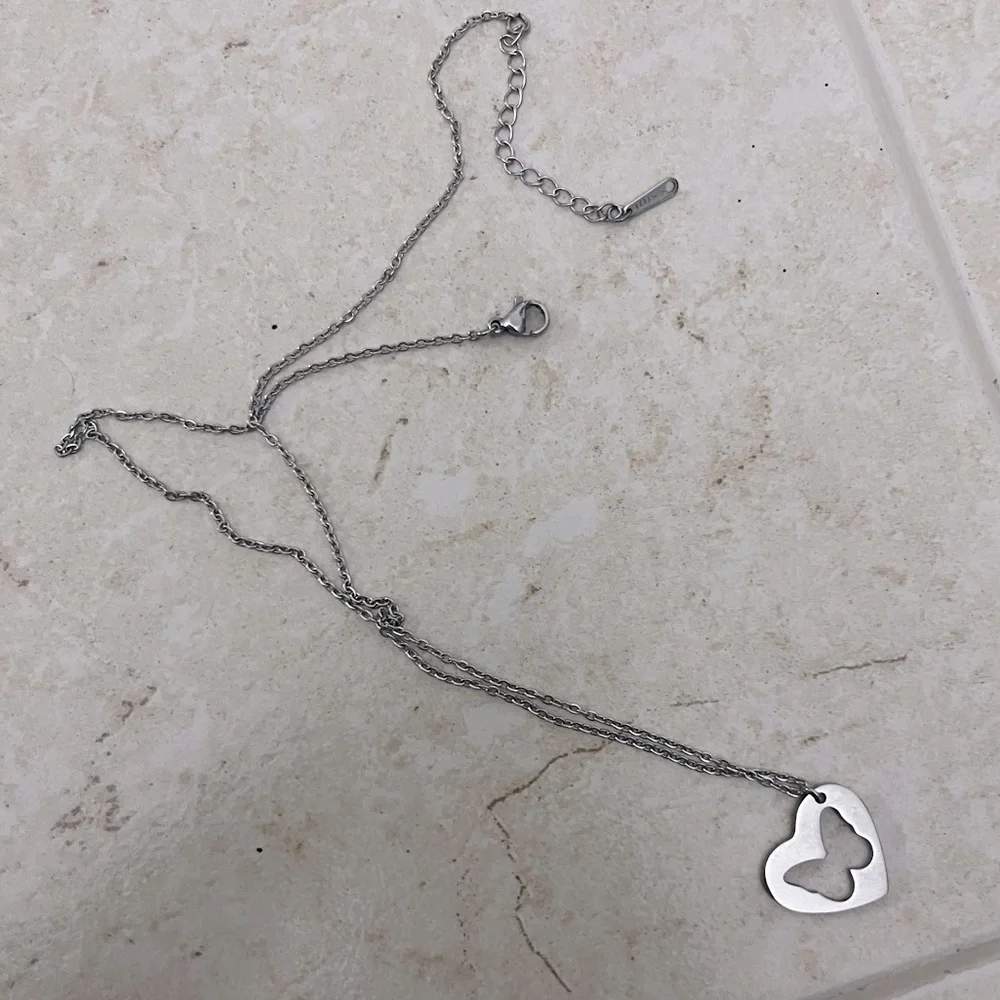 Butterfly necklace - Picture 1 of 1